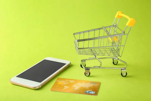 Small Cart Mobile Phone Credit Card Color Background Online Shopping — Stock Photo, Image