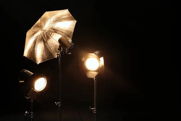 Equipamento Iluminação Profissional Fundo Escuro — Fotografia de Stock