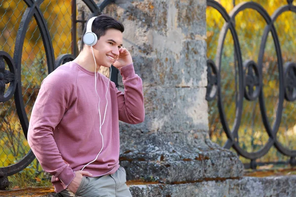 Young Man Listening Music Outdoors — Stock Photo, Image