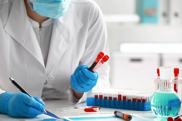 Woman Working Blood Samples Laboratory — Stock Photo, Image