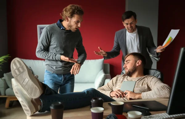 Stressed Men Shouting Lazy Colleague Sleeping Workplace — Stock Photo, Image