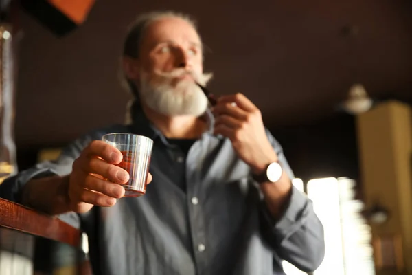 Senior Man Glass Whiskey Pipe Pub — Stock Photo, Image