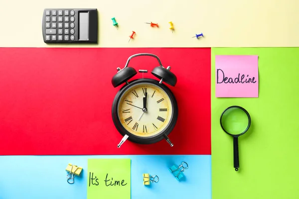 Composition Alarm Clock Paper Stickers Color Background Deadline Concept — Stock Photo, Image