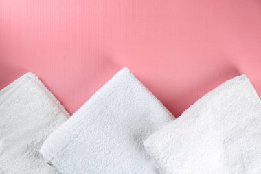 Renk arka plan üzerinde yumuşak havlu