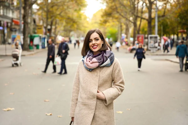 Mulher Elegante Bonita Livre — Fotografia de Stock