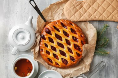 Tabloda çay lezzetli Noel pasta