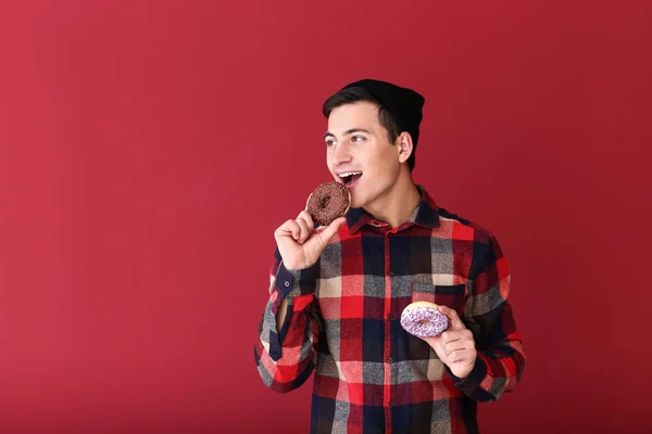Young Man Tasty Donuts Color Background — Stock Photo, Image