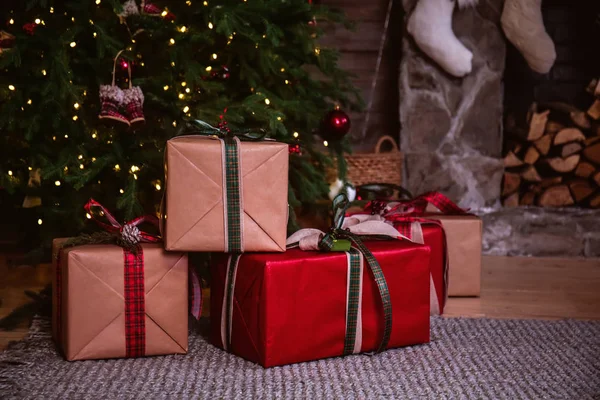 Gift Boxes Beautiful Christmas Fir Tree Room — Stock Photo, Image