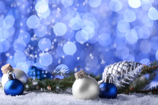 Decorações Natal Neve Contra Luzes Embaçadas — Fotografia de Stock