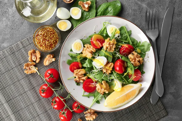 Ensalada Fresca Deliciosa Con Nueces Plato — Foto de Stock