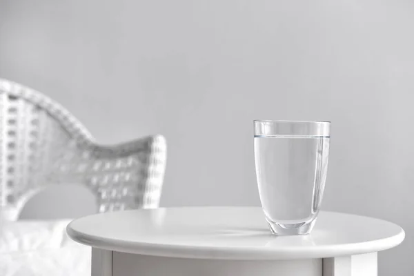 Склянка Прісної Води Білому Столі — стокове фото
