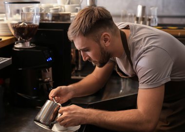 Barista Café taze aromatik kahve hazırlama