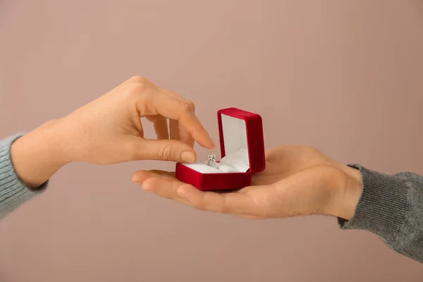 Young Man Proposing His Beloved Color Background — Stock Photo, Image