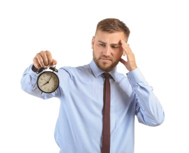 Beyaz arka planda çalar saat ile duygusal iş adamı