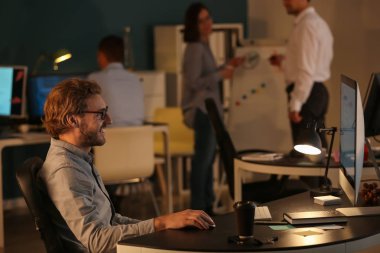 Bu ofiste çalışan uzman