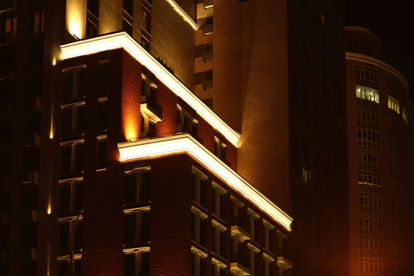 Прекрасний Вид Сучасну Будівлю Освітленому Місті Вночі — стокове фото