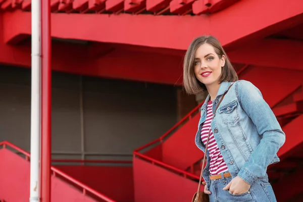 Hermosa Mujer Moda Aire Libre —  Fotos de Stock