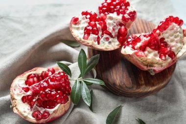 Masada olgun lezzetli nar