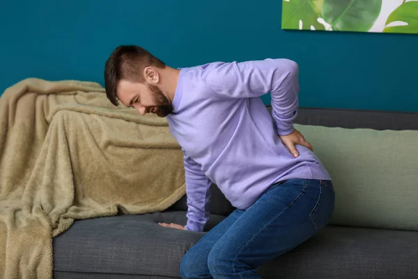 Hombre Que Sufre Dolor Espalda Casa — Foto de Stock