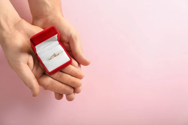 Male Hands Holding Box Engagement Ring Color Background — Stock Photo, Image