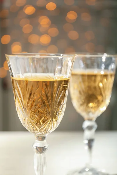 Glazen Champagne Onscherpe Achtergrond — Stockfoto