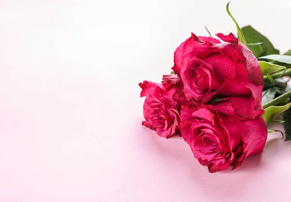 Hermoso Ramo Rosas Sobre Fondo Claro — Foto de Stock