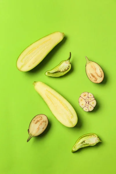 Raw Skär Zucchini Och Andra Grönsaker Färg Bakgrunden — Stockfoto