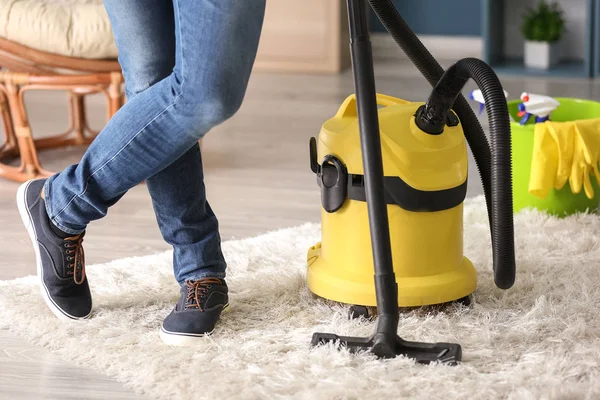 Young Man Vacuum Cleaner Home — Stock Photo, Image