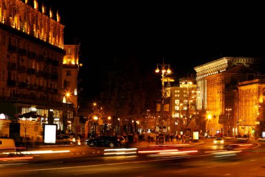 Aydınlanmış şehrin güzel manzarası