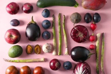 Çeşitli taze sebze meyve renk arka plan üzerinde ile
