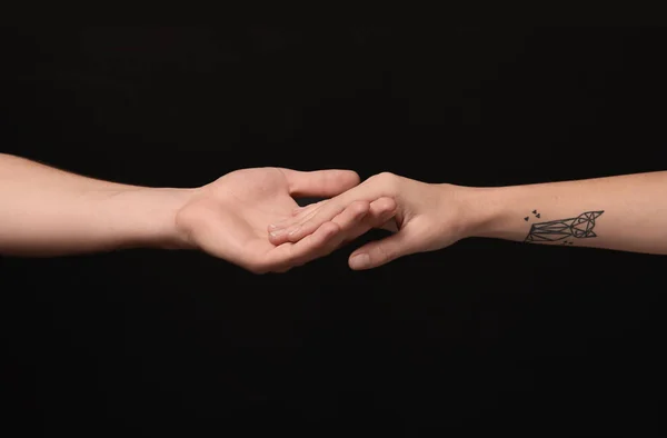 Man Woman Holding Hands Dark Background — Stock Photo, Image