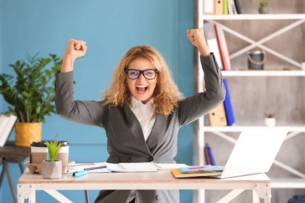 Happy Successful Businesswoman Table Office — Stock Photo, Image