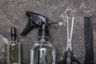 Kuaför aksesuarları grunge arka plan, düz üzerinde yatıyordu