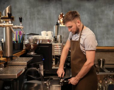 Barista Café taze aromatik kahve hazırlama