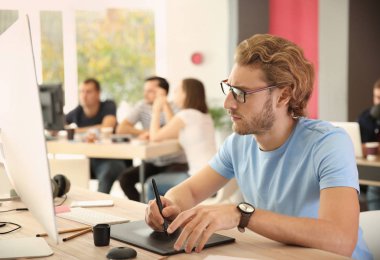 Bu ofiste çalışan uzman