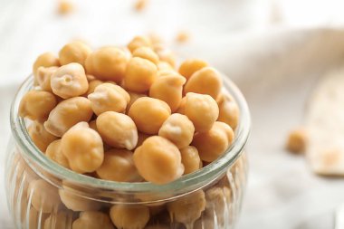 Cam kavanoz nohut, closeup tam