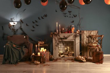 Cadılar Bayramı partisi için dekore edilmiş oda iç