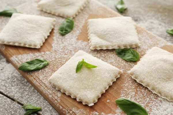 Ravioli Saboroso Tábua Madeira Close — Fotografia de Stock