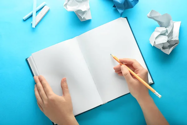 Woman Writing Notebook Table Crumpled Paper Mistake Concept — Stock Photo, Image