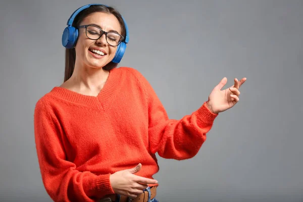 Beautiful Woman Listening Music Grey Background — Stock Photo, Image