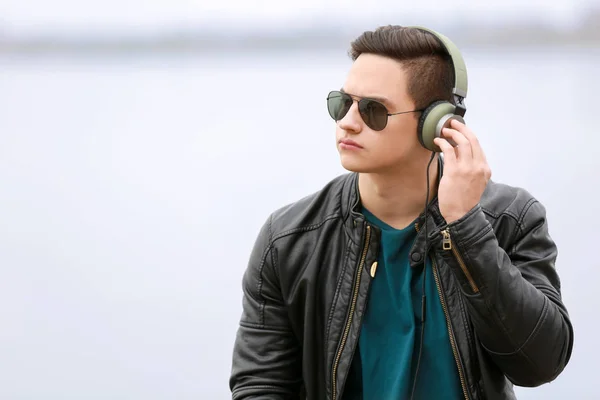 Young Man Listening Music Outdoors — Stock Photo, Image