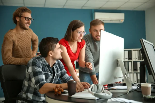 Spécialistes Informatiques Travaillant Dans Bureau — Photo