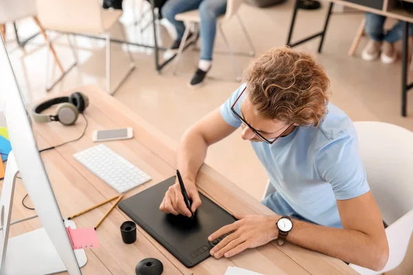 Spécialiste Informatique Travaillant Dans Bureau — Photo