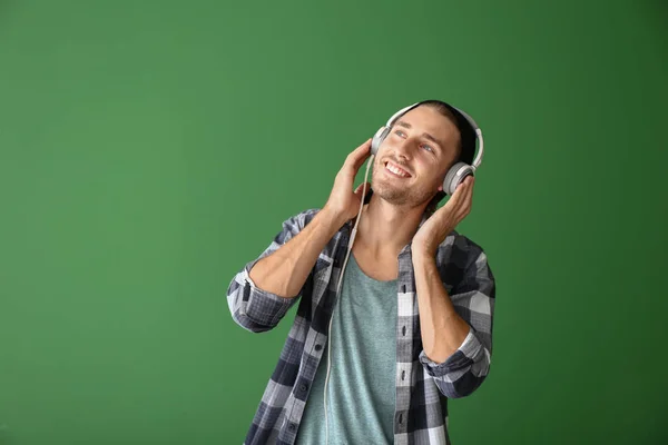 Young Man Listening Music Color Background — Stock Photo, Image