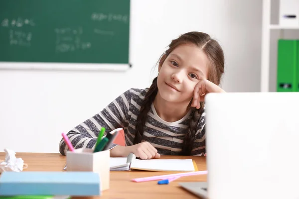 Cute Girl Doing Homework Classroom — Stock Photo, Image