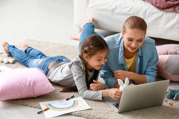 Cute Girl Mother Doing Homework Home — Stock Photo, Image