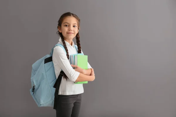 Jolie Fille Avec Sac Dos Livres Sur Fond Gris — Photo