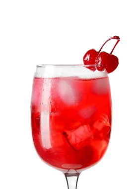 Beyaz zemin üzerine lezzetli kokteyl