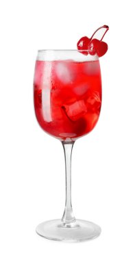 Beyaz zemin üzerine lezzetli kokteyl