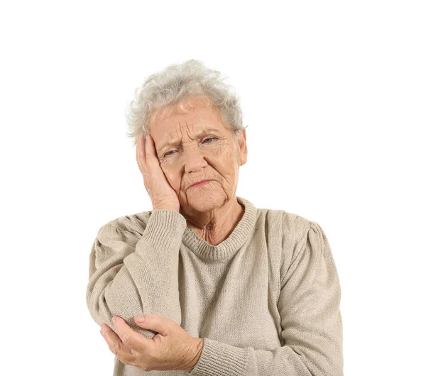 Seniorin Leidet Unter Kopfschmerzen Auf Weißem Hintergrund — Stockfoto